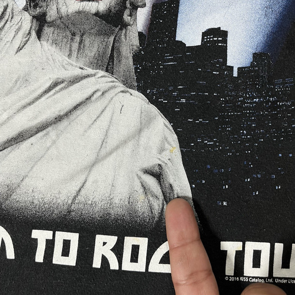 Kiss T Shirt Mens L Freedom To Rock Tour Concert Band Short Sleeve Music 2016 - Picture 2 of 13